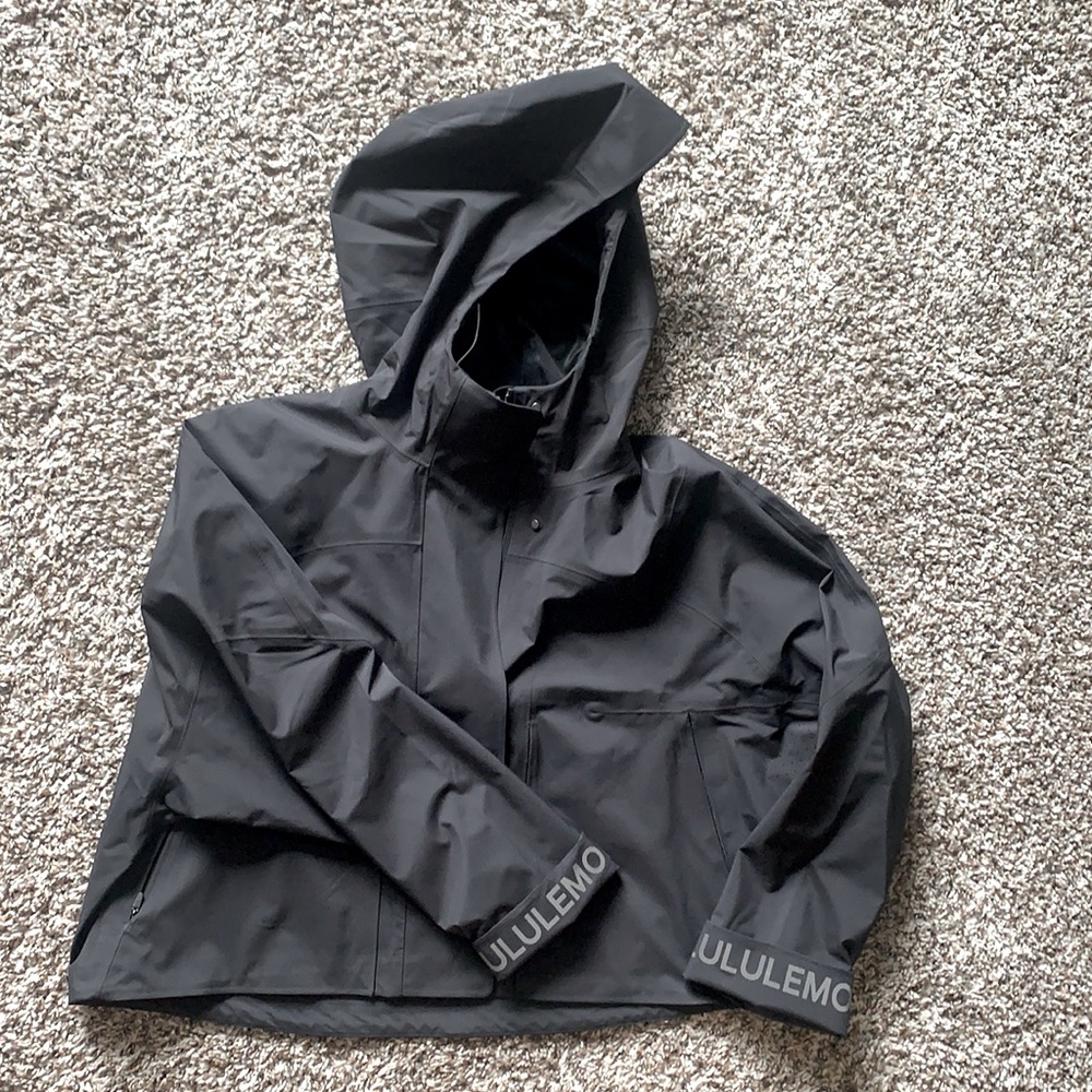 Lululemon Cropped Rain Coat Black Large (size 8/10)